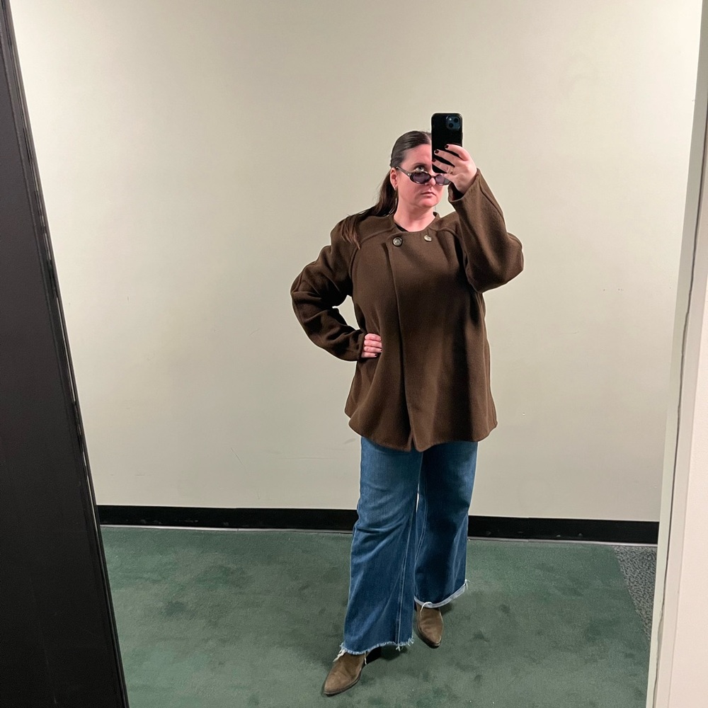 Gloria Sachs Oversized 100% Wool Coat with structured shoulders + buttons